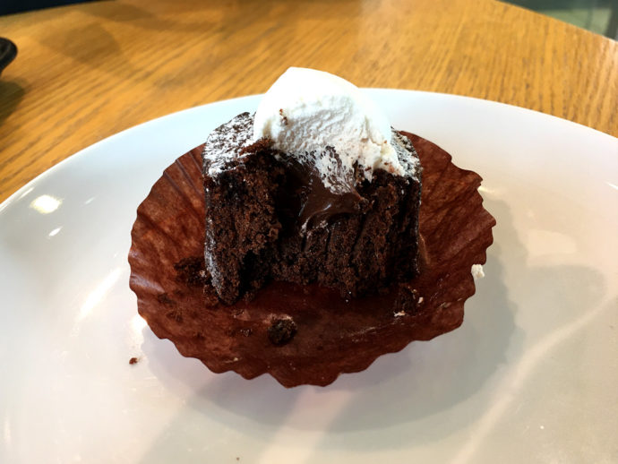 中央部にチョコソース チョコ in チョコレート スターバックス 